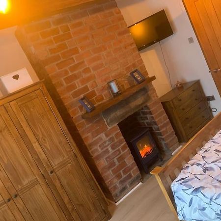 Quaint 1 Bedroom Cottage In Pudsey, Leeds Kültér fotó