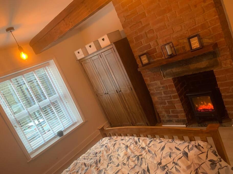 Quaint 1 Bedroom Cottage In Pudsey, Leeds Kültér fotó