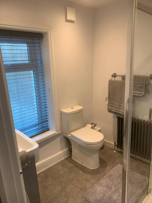 Quaint 1 Bedroom Cottage In Pudsey, Leeds Kültér fotó