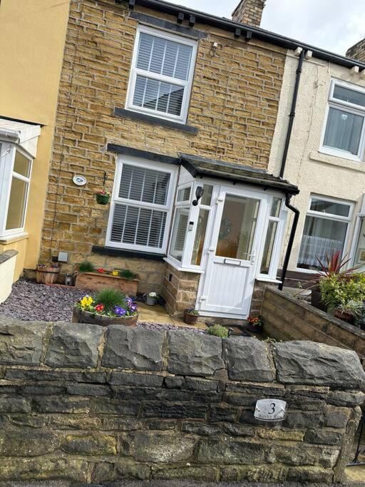 Quaint 1 Bedroom Cottage In Pudsey, Leeds Kültér fotó
