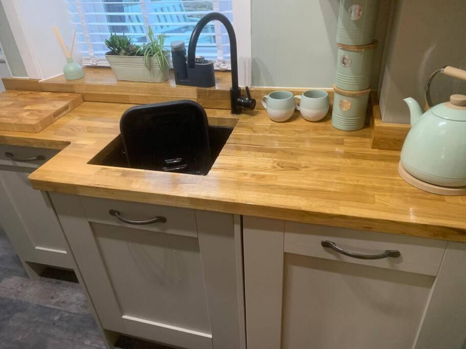 Quaint 1 Bedroom Cottage In Pudsey, Leeds Kültér fotó