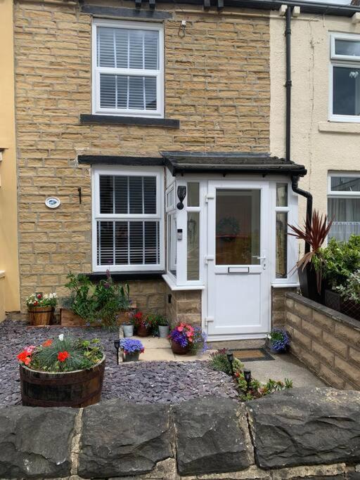 Quaint 1 Bedroom Cottage In Pudsey, Leeds Kültér fotó